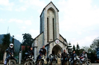 Ã‰chappÃ©e belle Ã  moto dans les montagnes du Haut Tonkin  au Vietnam en 15 jours et 14 nuits 